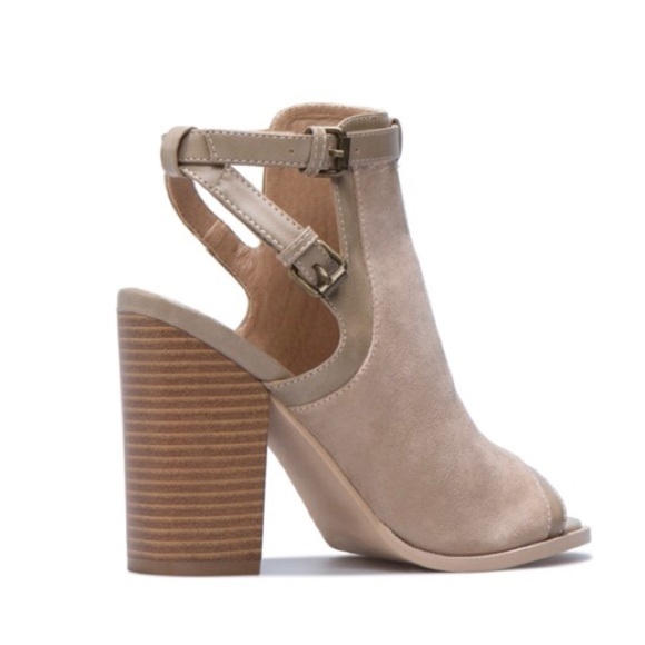 Faux-Suede Taupe Open Booties Size 11, NIB - Picture 3 of 5